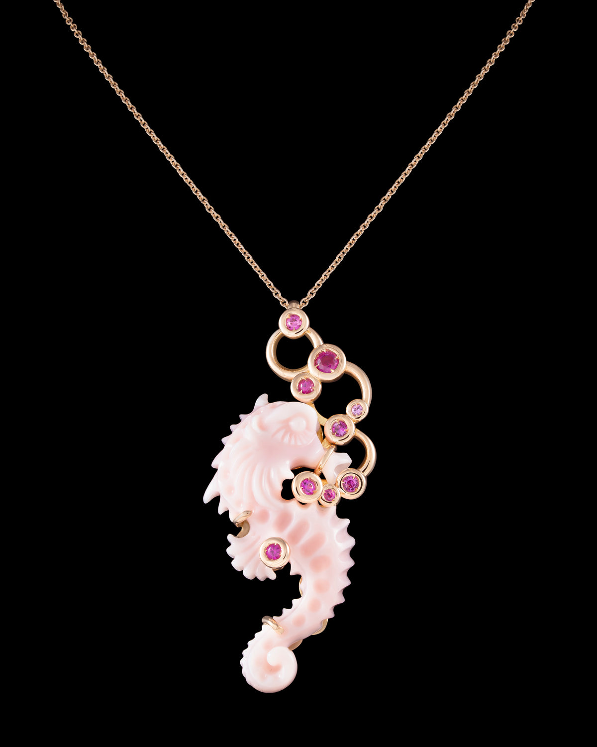 Collier Maddalena in Oro Rosa 18 kt con Opale Rosa scolpito e Zaffiri Rosa